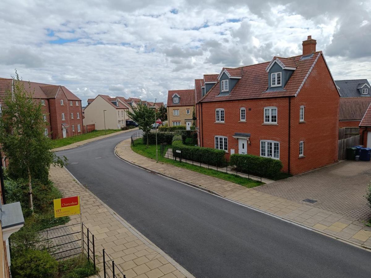 3 Bedroom Townhouse Near Bicester Village Extérieur photo